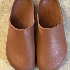 CROCS Carmel Tan Sandals with Classic Comfort